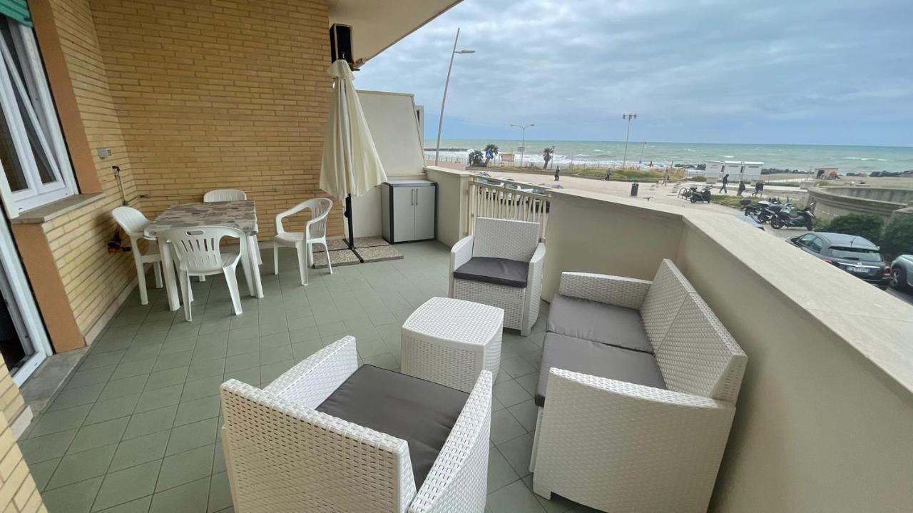 La Terrazza Sul Porto Lido di Ostia Exterior foto