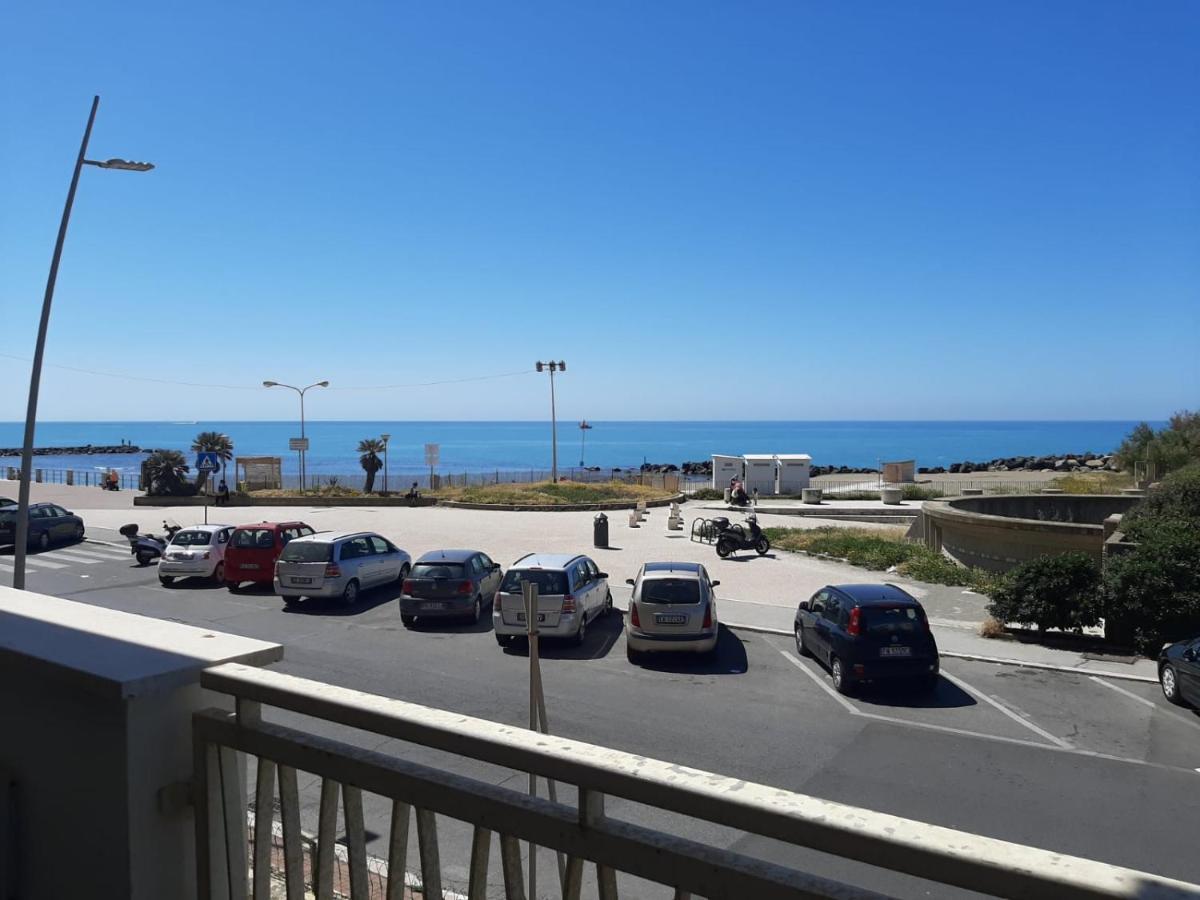 La Terrazza Sul Porto Lido di Ostia Exterior foto