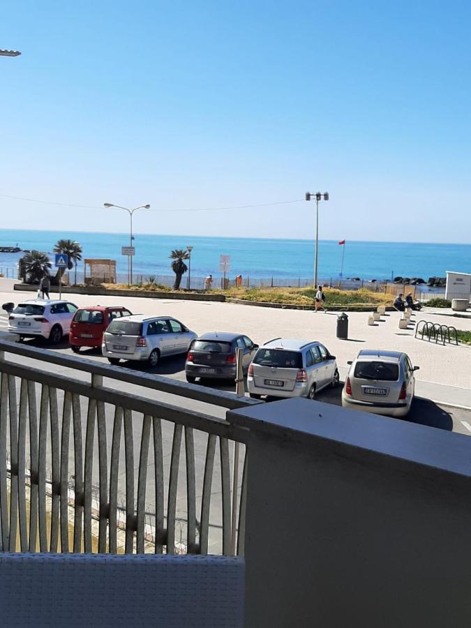 La Terrazza Sul Porto Lido di Ostia Exterior foto